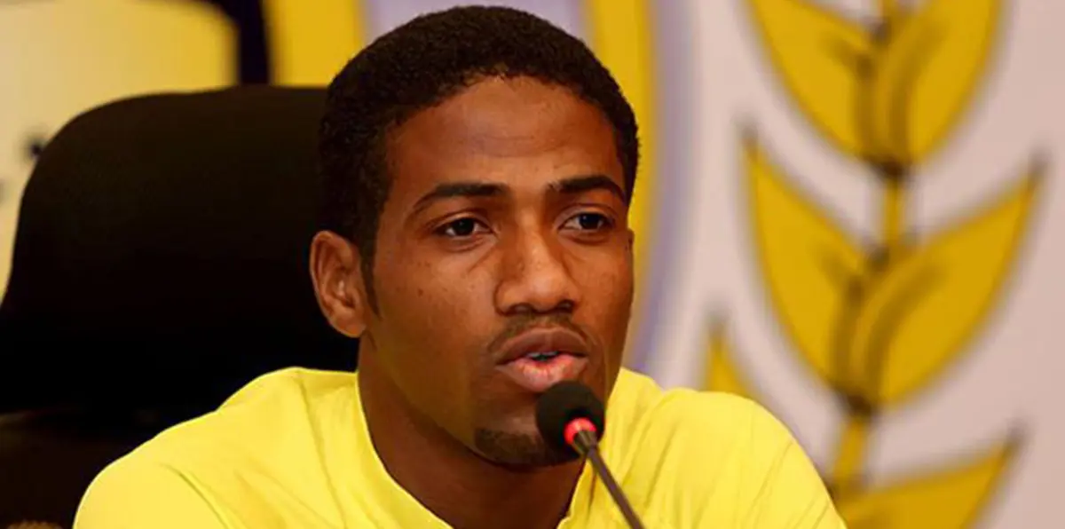 عوض خميس.. "صفعة" نادي النصر للهلال هكذا تفاعلت معها جماهير الكرة السعودية