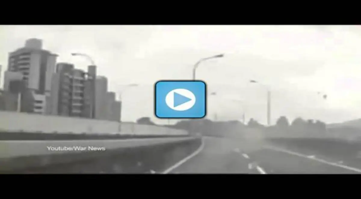 لحظة سقوط طائرة ركاب تايوانية في النهر (فيديو)