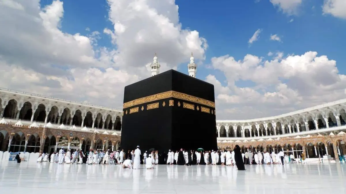 السعودية توقف تأشيرات العمرة  بسبب "كورونا"