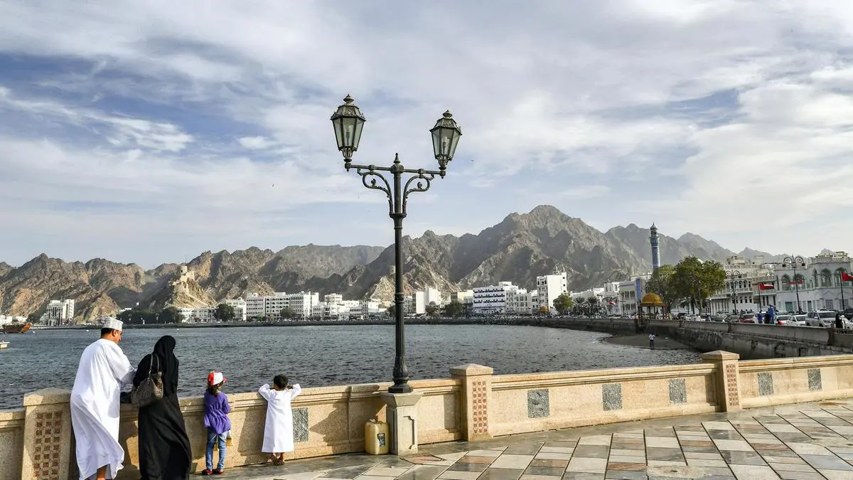 أزمة كورونا.. سلطنة عمان تنهي العام الدراسي وتمدد إغلاق مسقط