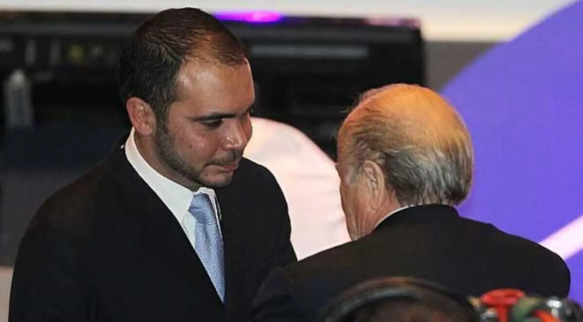 هل ألقت أوروبا الأمير العربي أمام مدفع بلاتر؟