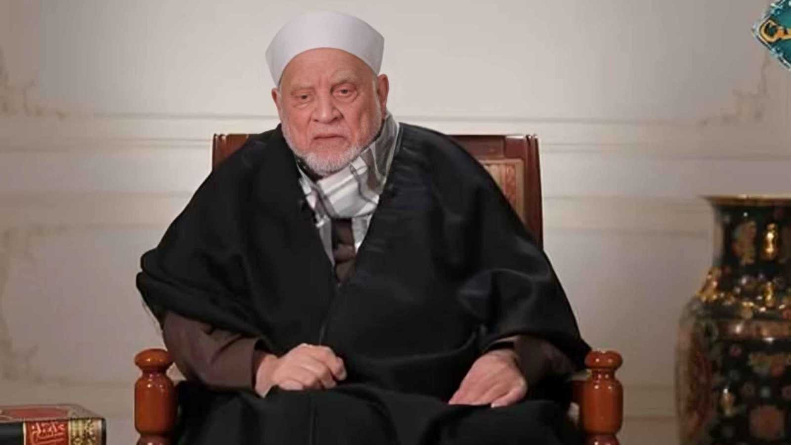 بعد رحيله.. من هو العالم الإسلامي الراحل أحمد عمر هاشم؟ | إرم نيوز