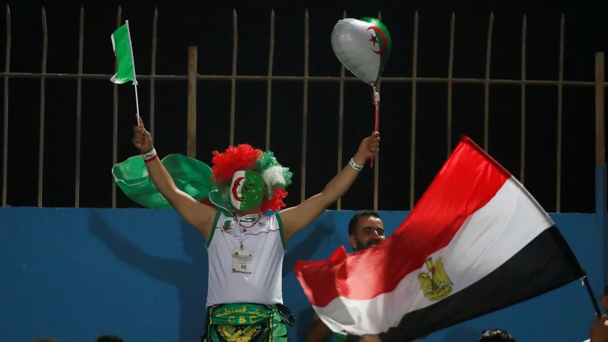بعد 10 سنوات.. كأس الأمم الأفريقية تذيب الجليد بين "الفراعنة" و"محاربي الصحراء"