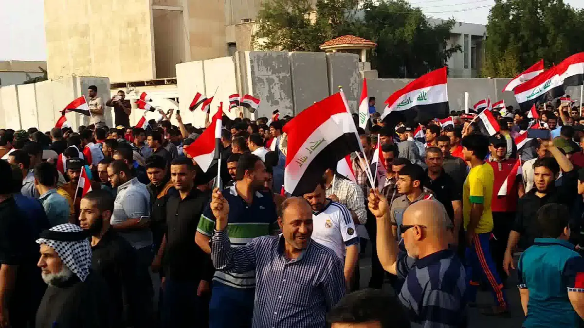 العراق.. تظاهرات حاشدة وسط بغداد ومحتجون يشكلون "حكومة إنقاذ" (فيديو)