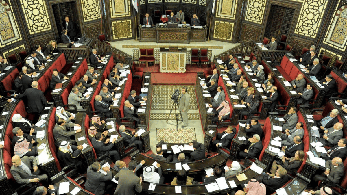 مع اقتراب الانتخابات.. السوريون يترقبون برلمانا يلبي طموحاتهم