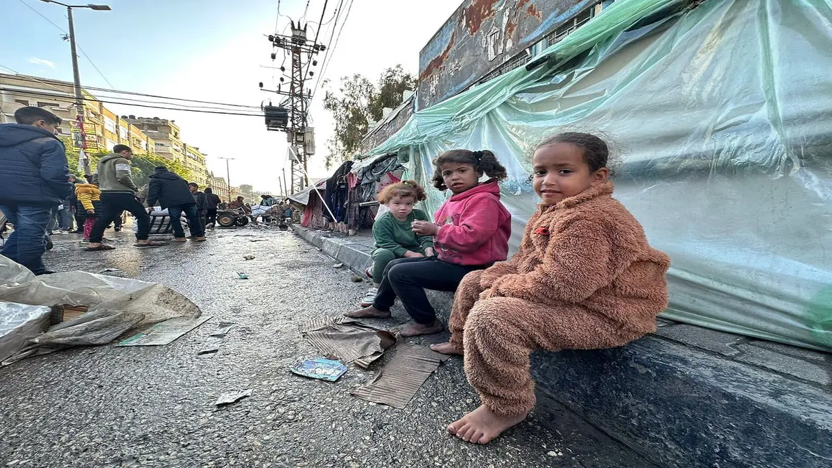 خيامهم تحطمت.. تفاقم معاناة النازحين في غزة (صور) 