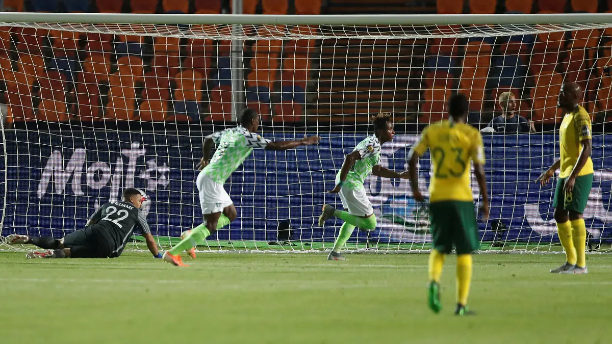 نيجيريا تلدغ جنوب أفريقيا وتتأهل لنصف نهائي كأس الأمم الأفريقية (فيديو)