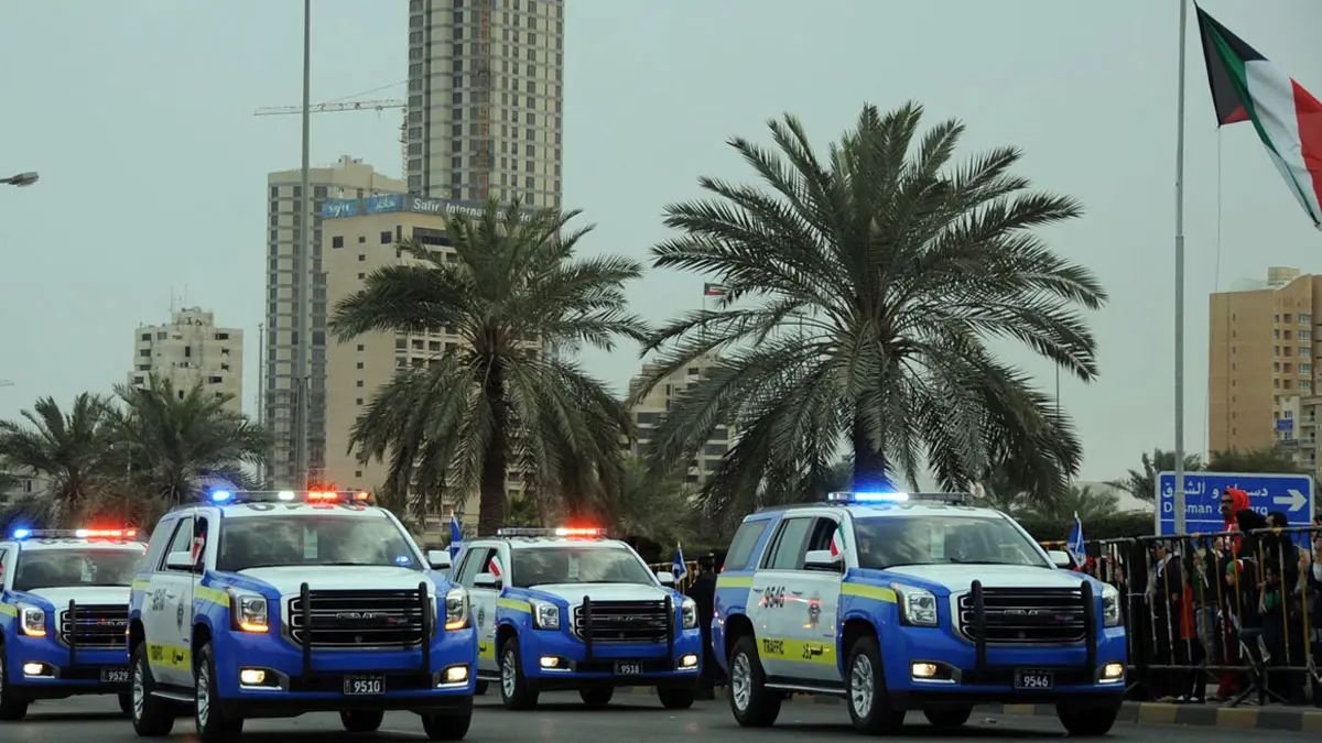 العثور على "مسدس وقفازات" بجوار مسجد في الكويت