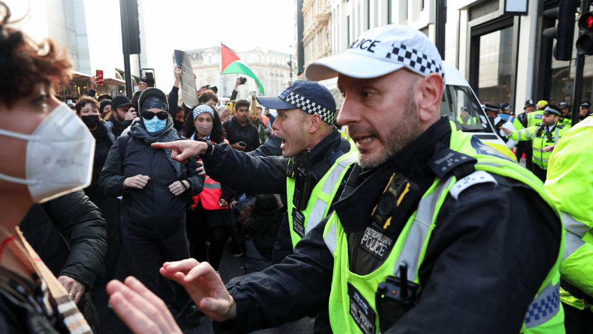 خلافات حادة في بريطانيا بسبب تعامل الشرطة مع مؤيدي فلسطين‎