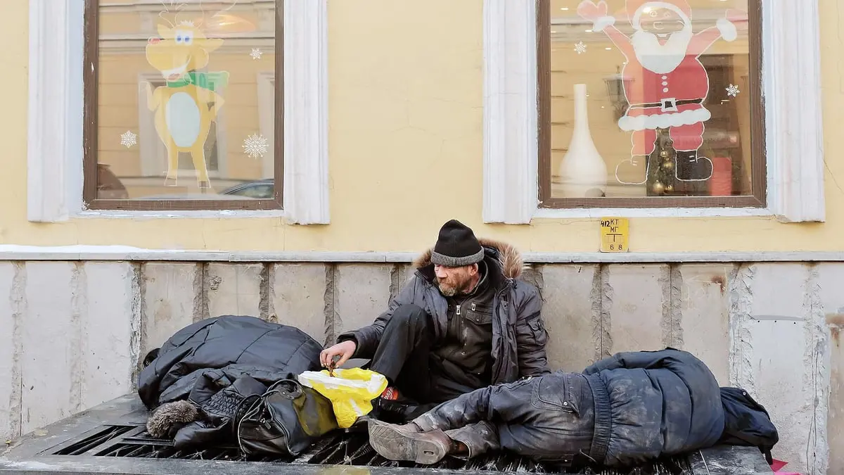 "التايمز": الفقر يحكم قبضته على نصف المواطنين الروس