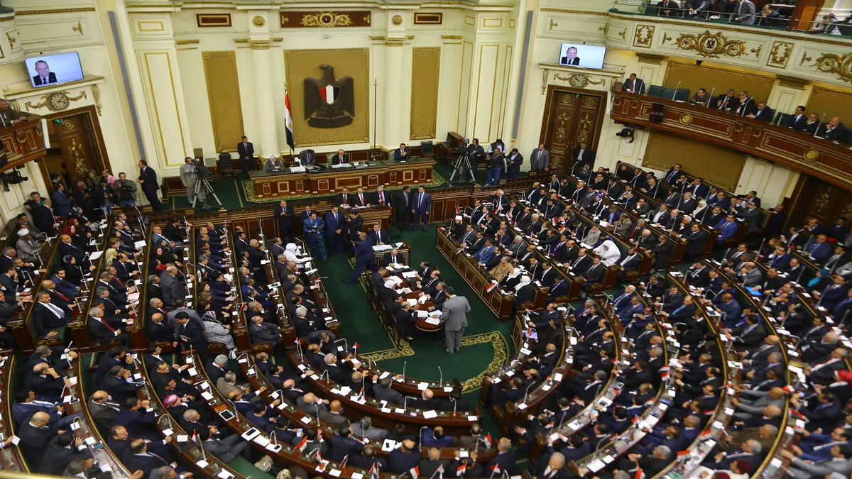 "النواب المصري" يقرُّ رفع سن التقاعد إلى 65 عامًا
