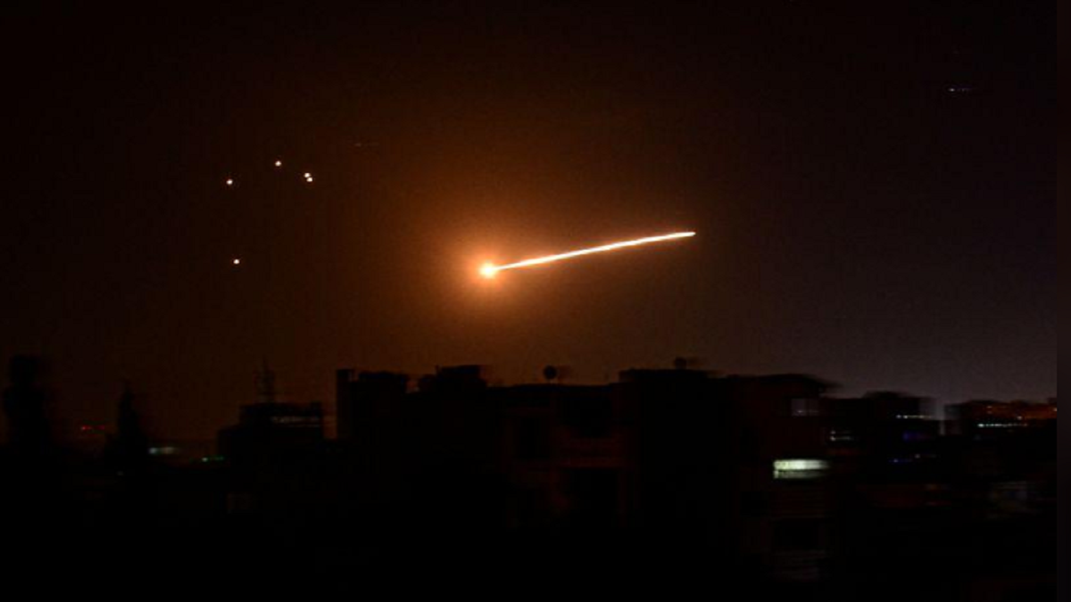 ضربات إسرائيلية تستهدف مستودعا للأسلحة في ريف دمشق (صور)