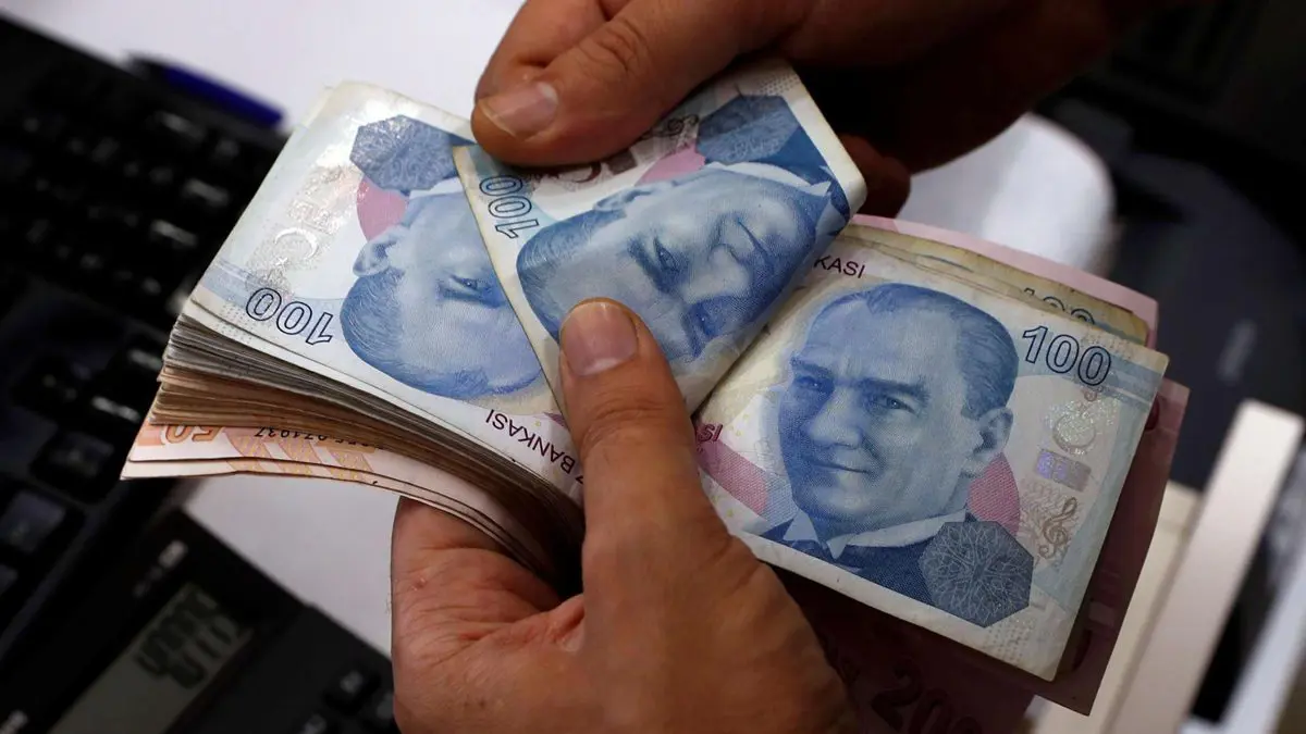 الليرة التركية أول الخاسرين بعد عزل محافظ البنك المركزي