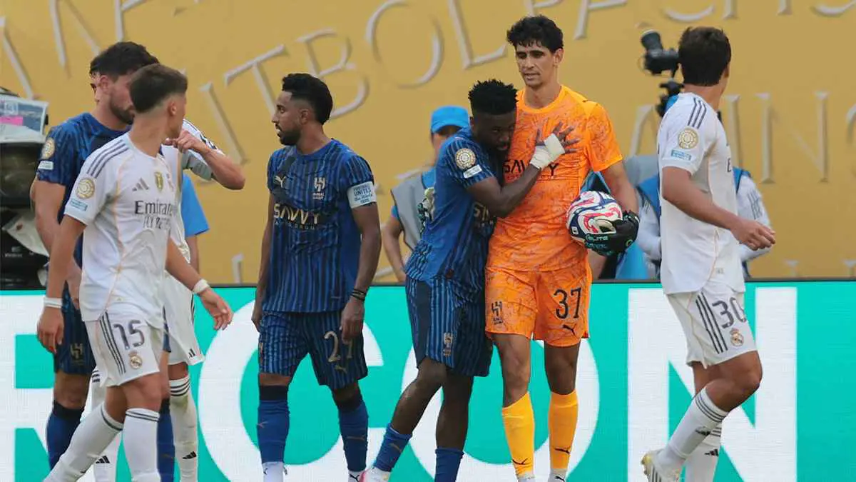 "تيكي تاكا جنونية".. الهلال يسيطر على ريال مدريد في 14 ثانية (فيديو)