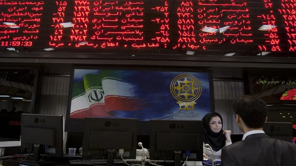 الرئيس الإيراني يدعو الأجهزة الحكومية إلى عرض أسهمها في البورصة لإنقاذ الاقتصاد