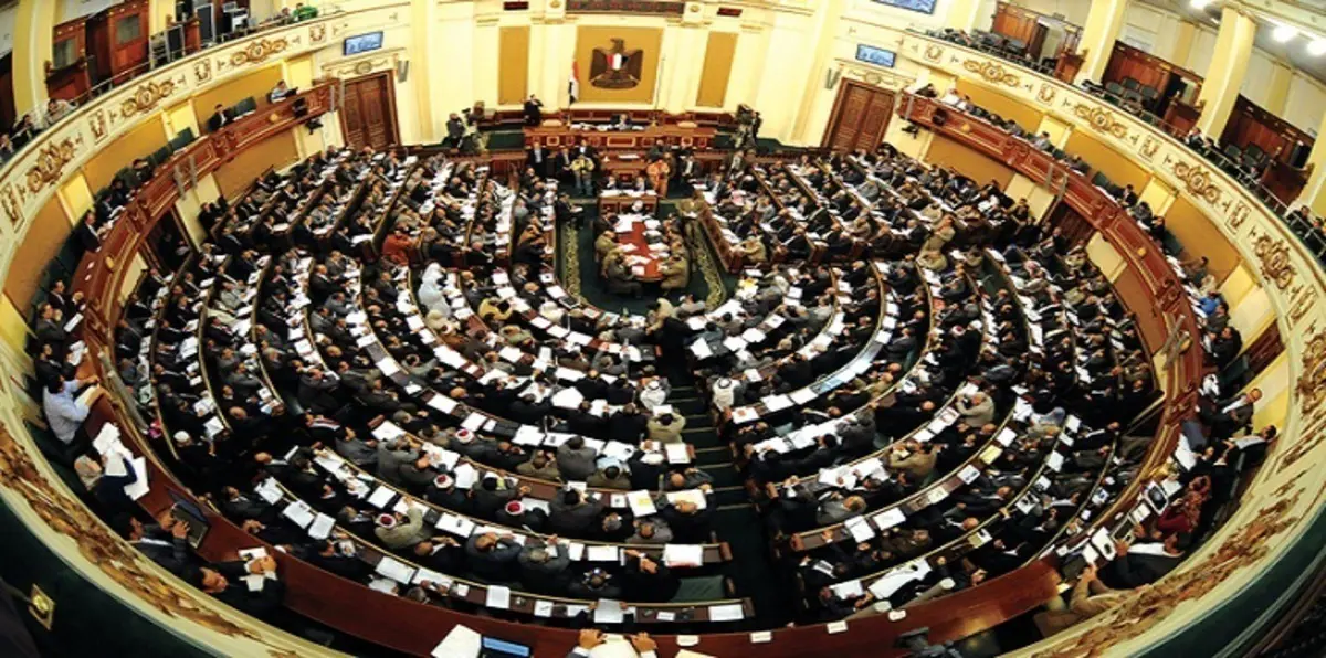 مصر.. السيسي يطلب ربط الرقم القومي بالتعاملات المالية