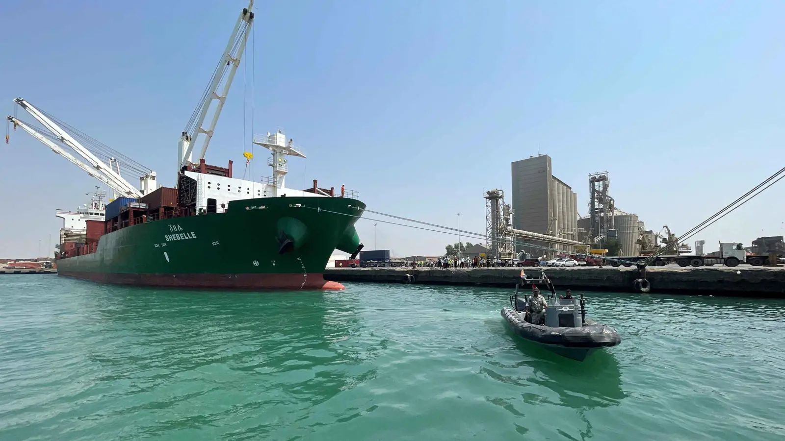 عودة النشاط النفطي.. هل ألغت واشنطن قيودها على الحوثيين؟