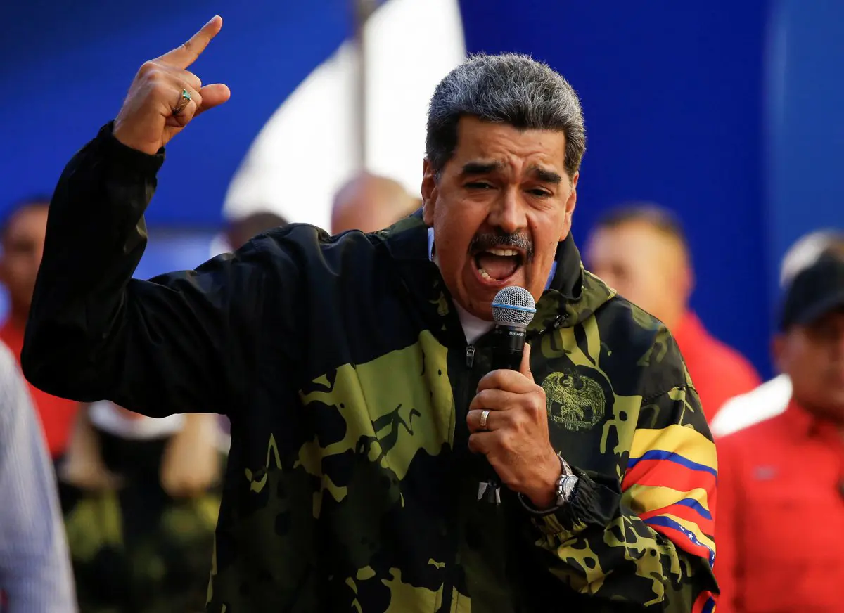 الرئيس الفنزويلي يعلن ترشحه رسميا لولاية ثالثة