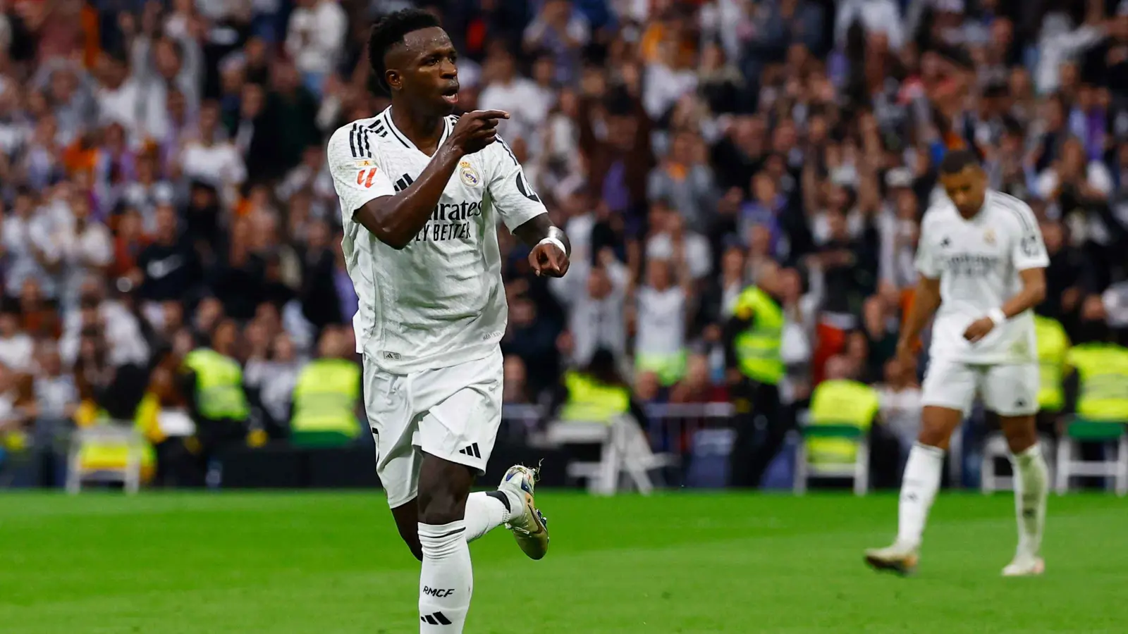 "هاتريك" فينيسيوس يقود ريال مدريد لاكتساح أوساسونا في الدوري الإسباني (فيديو)