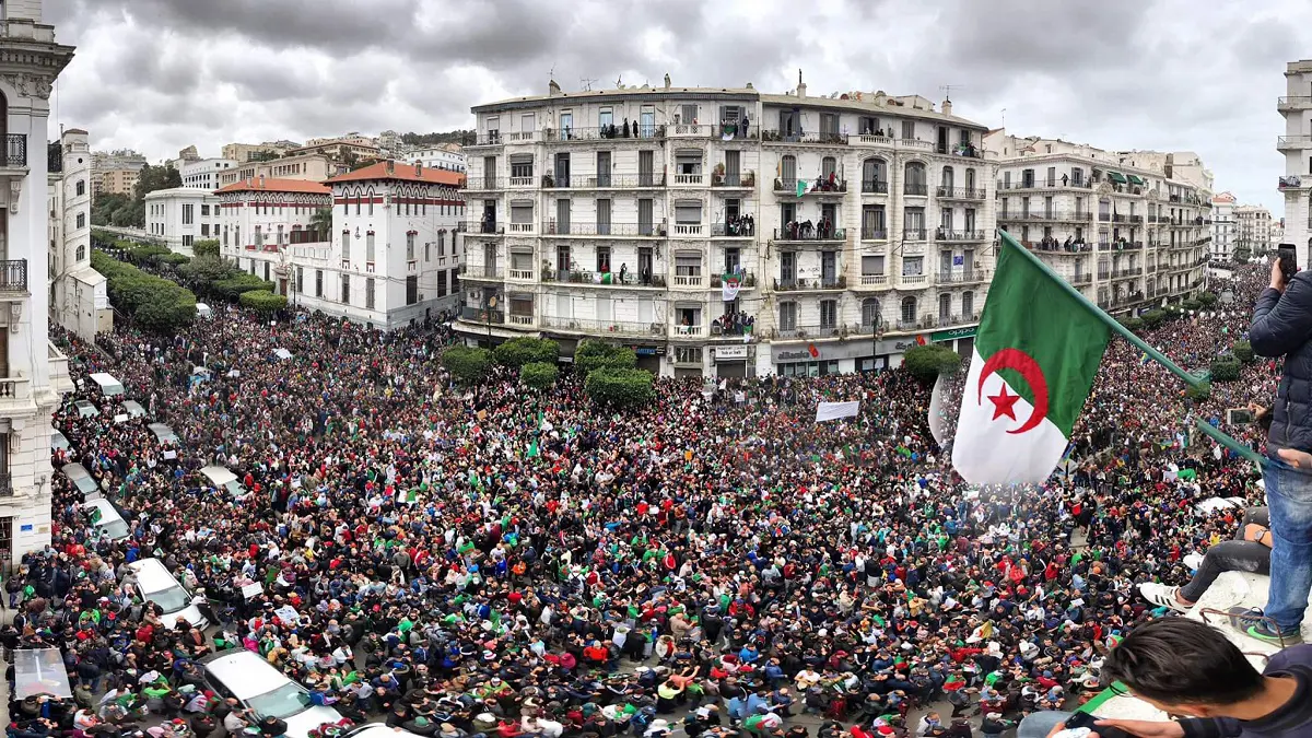 هل فشل الحراك الجزائري فيما نجحت فيه قوى الحرية والتغيير بالسودان؟