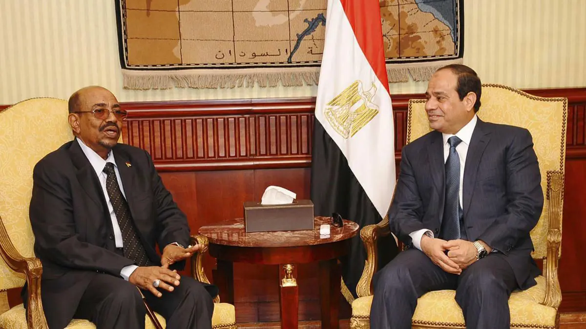 البشير من القاهرة: مصر تلعب دورًا لحفظ استقرار السودان وهناك "تهويل" للأزمة