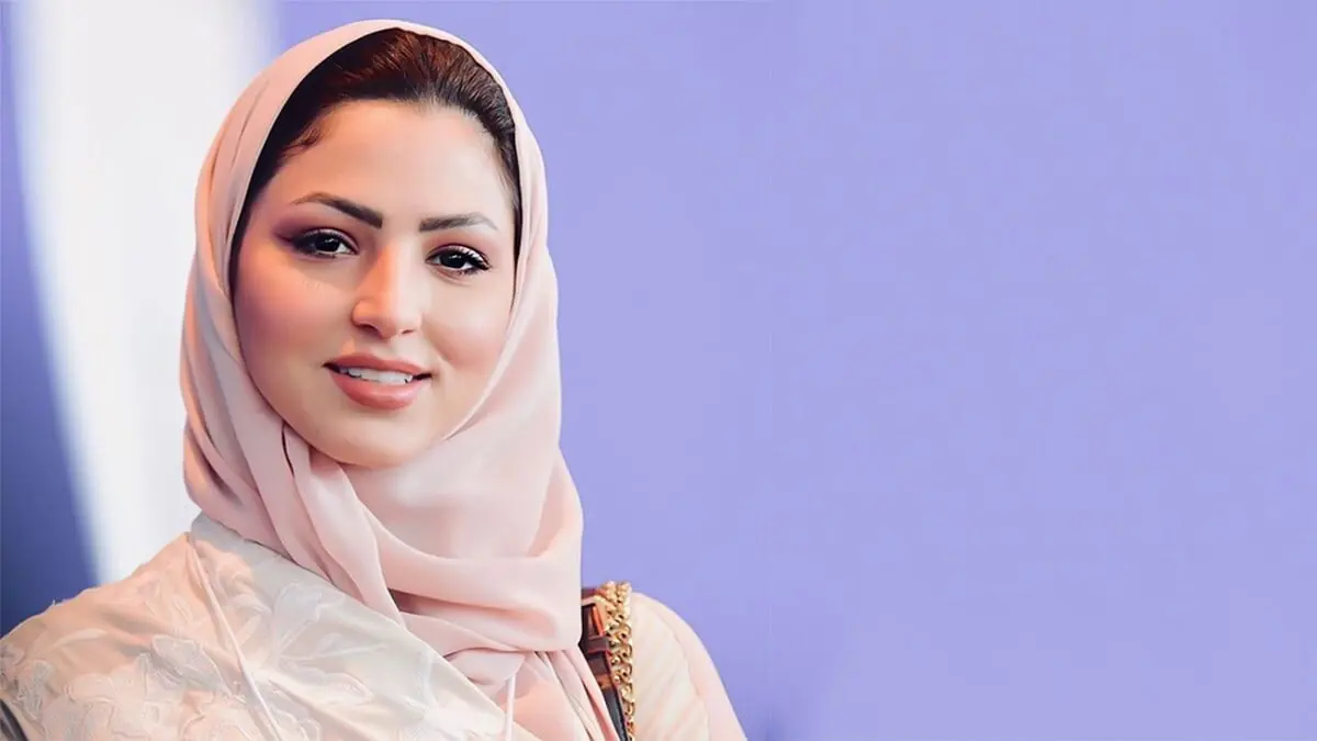 الإعلامية السعودية نصرة الحربي تخلع "النقاب"