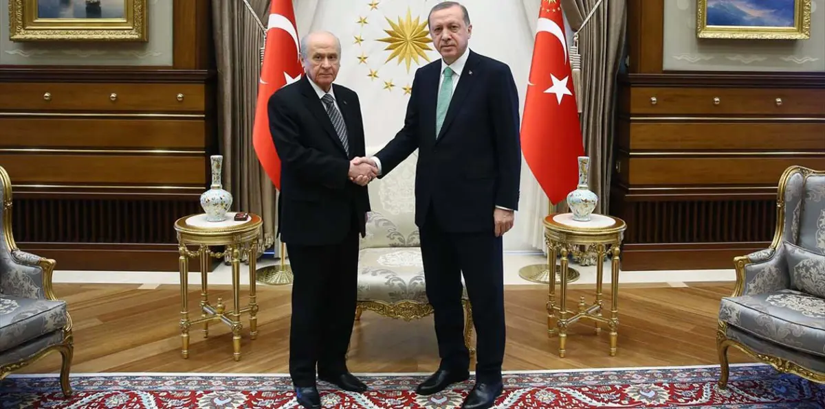 أردوغان وحليفه يتفقان على رفع حالة الطوارئ