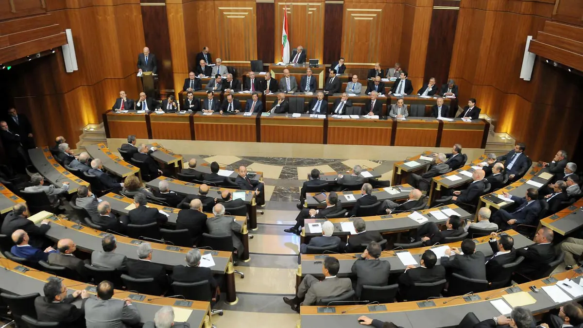 البرلمان اللبناني يبلغ المحقق العدلي بأن استدعاء رئيس الحكومة خارج اختصاصه