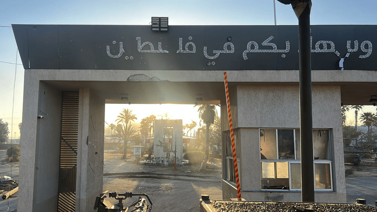 ماذا يعني إعلان الجيش الإسرائيلي "السيطرة العملياتية" على معبر رفح؟