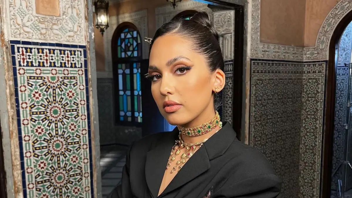 منال بنشليخة تثير جدلًا حول "تقليد" الآخرين لها 