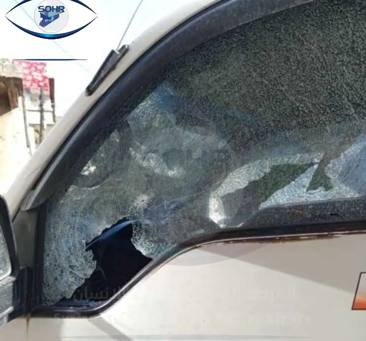 أضرار بمركبة بعد اقتحام عناصر الأمن