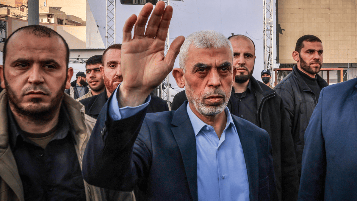 "واللا": الجيش الإسرائيلي نجح في إلحاق الضرر بـ"السنوار"