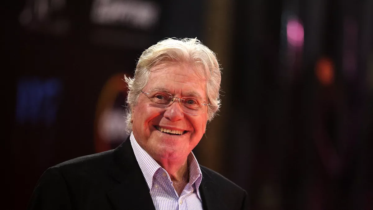حسين فهمي يعلق على عودة مصر للمشاركة في "كان السينمائي"