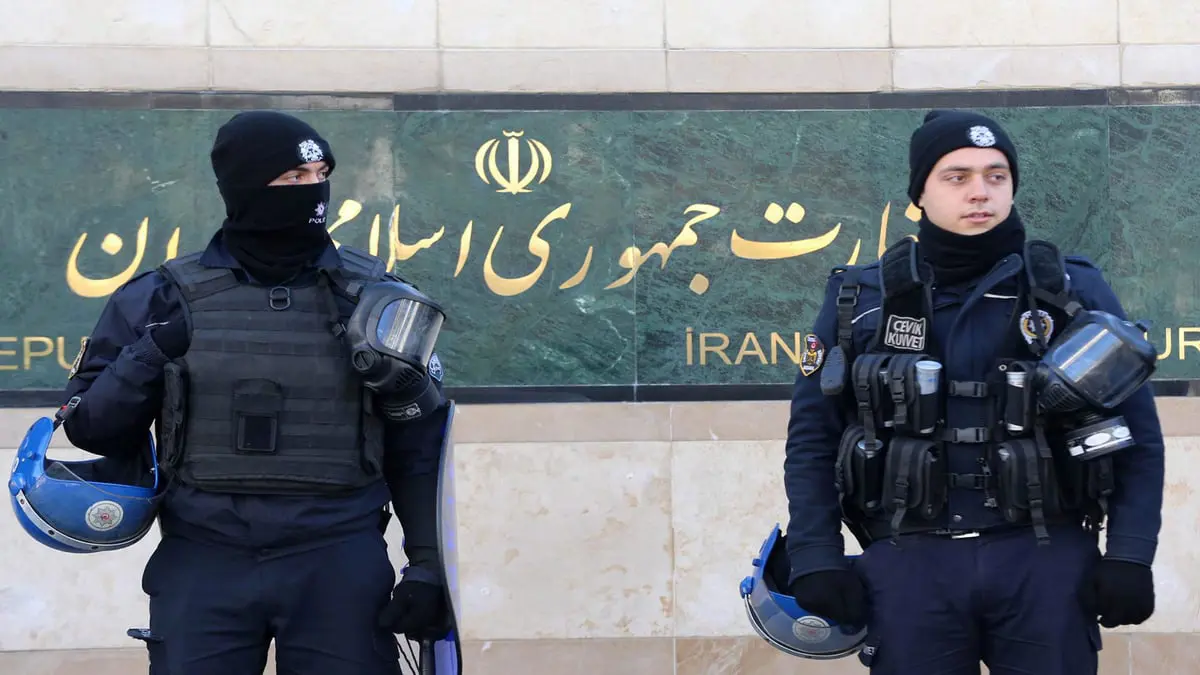 السلطات الإيرانية تعتقل صحفيا انتقد مشروع قانون الإنترنت
