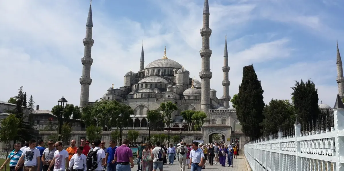 مع بداية موسم السياحة.. هل سيدفع الاقتصاد التركي ثمن انحياز أنقرة للدوحة؟