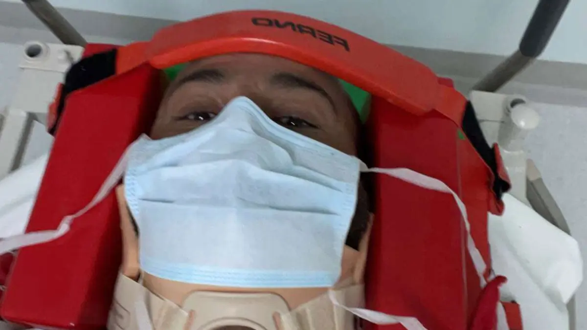 يزيد الراجحي يطمئن الجمهور على حالته الصحية من المستشفى بعد تعرضه لحادث في رالي الشرقية (فيديو)