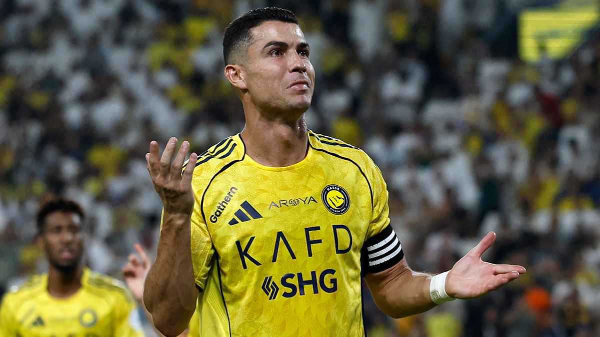 نجمان فقط لعبا مباريات أكثر من كريستيانو رونالدو.. من هما؟ 