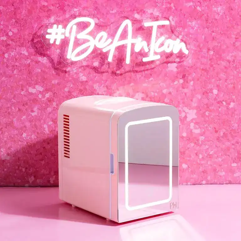 ثلاجات باريس هيلتون