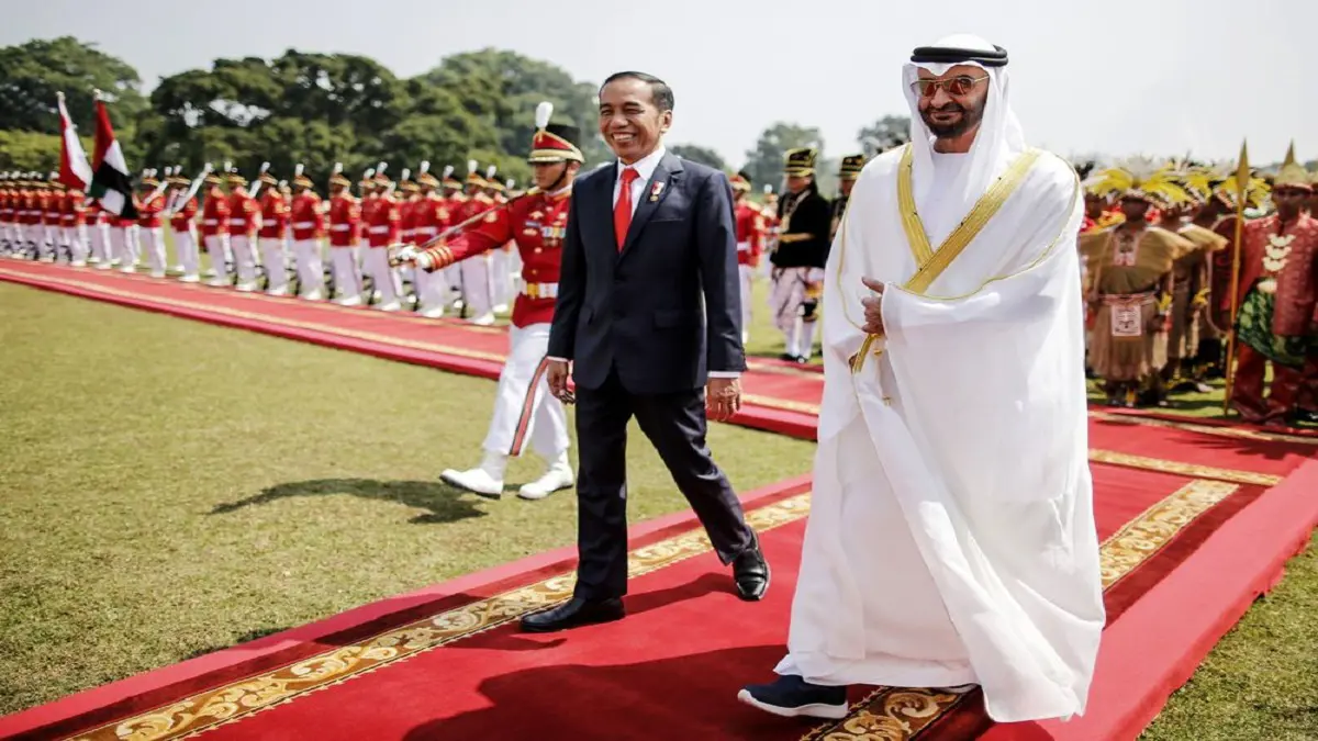 بلومبيرغ: هكذا بنى محمد بن زايد شراكة إستراتيجية بين بلاده وإندونيسيا