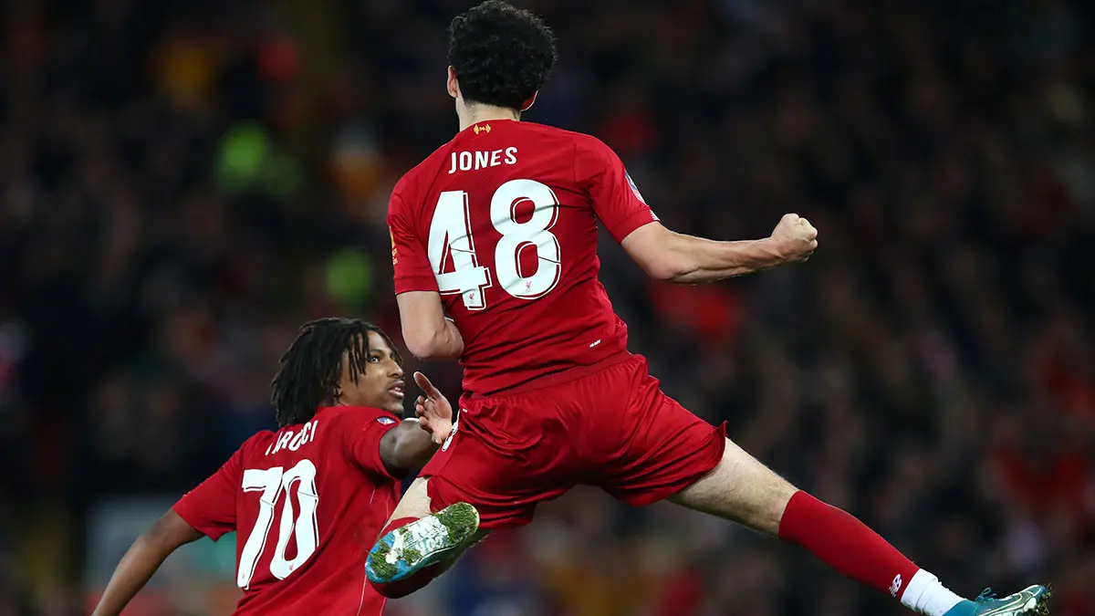 ماذا قال يورغن كلوب عن لاعبه الشاب جونز بعد هدفه الرائع في مباراة ليفربول ضد إيفرتون؟