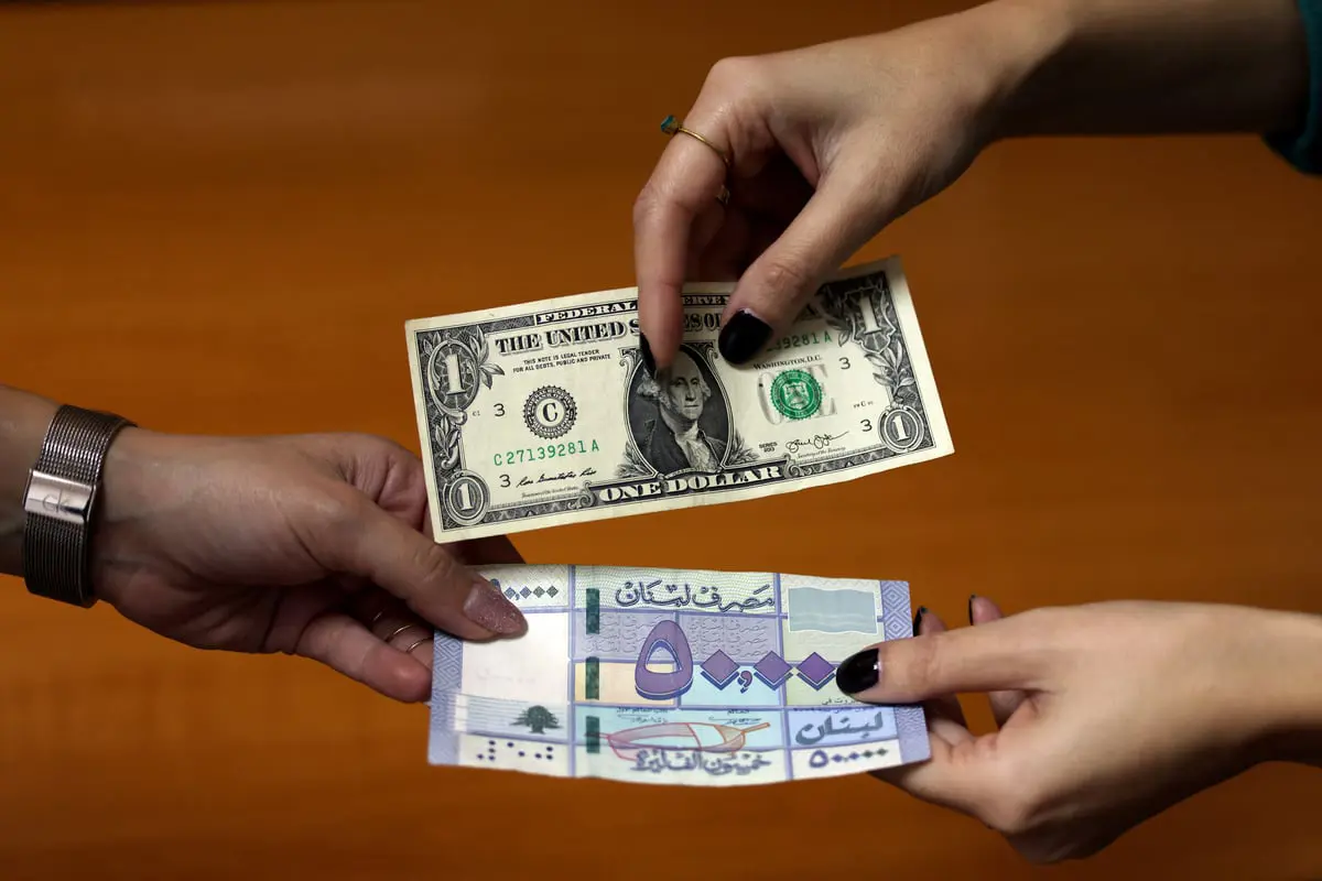 خبراء: تعميم مصرف لبنان حول سحوبات الدولار "إذلال"