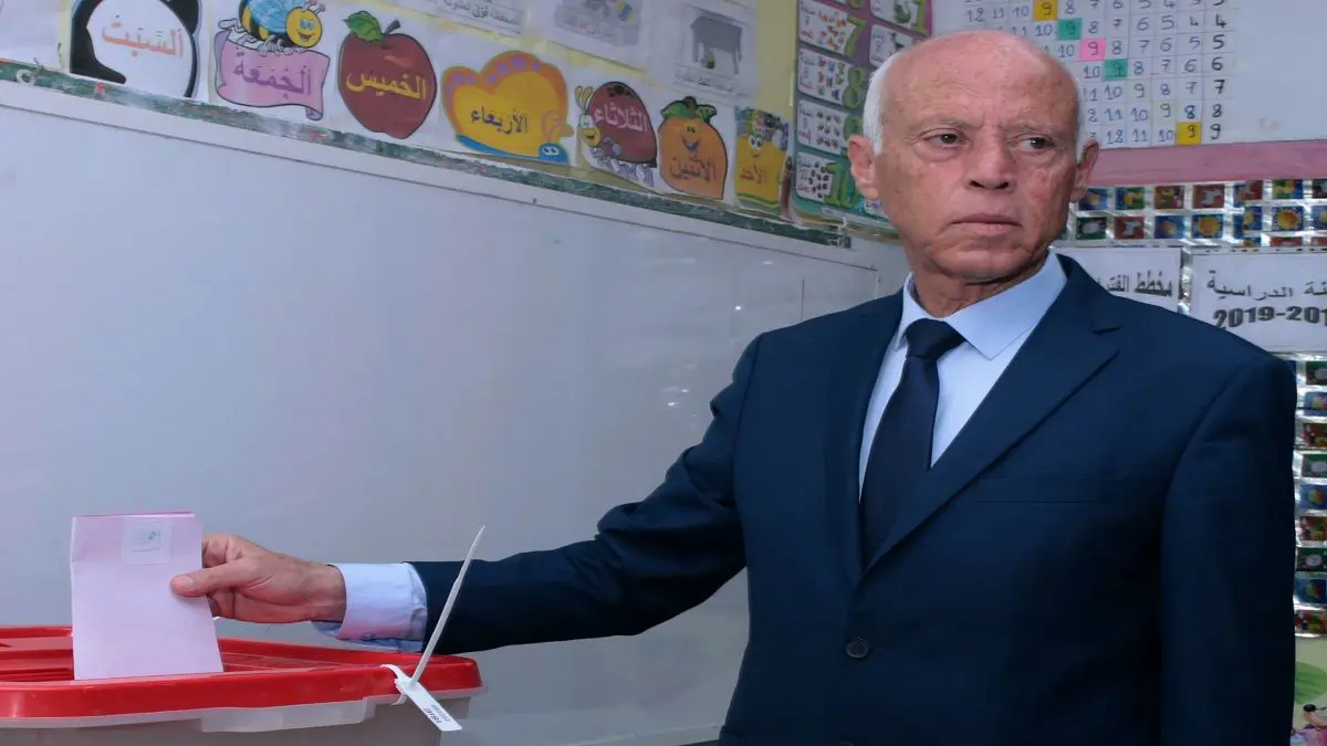 قيس سعيّد يقاضي قوائم استخدمت صورته للانتخابات في تونس