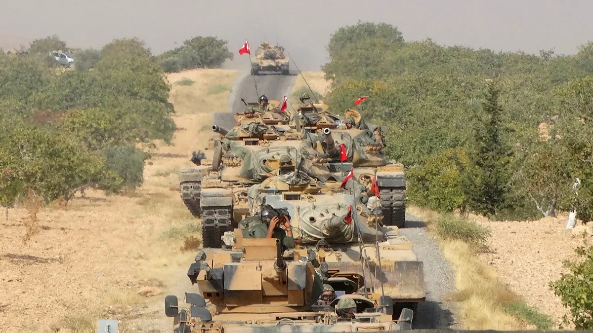 حرق صورة أردوغان في إدلب والجيش التركي يواجه سوريين بالرصاص في باب الهوى (فيديو)