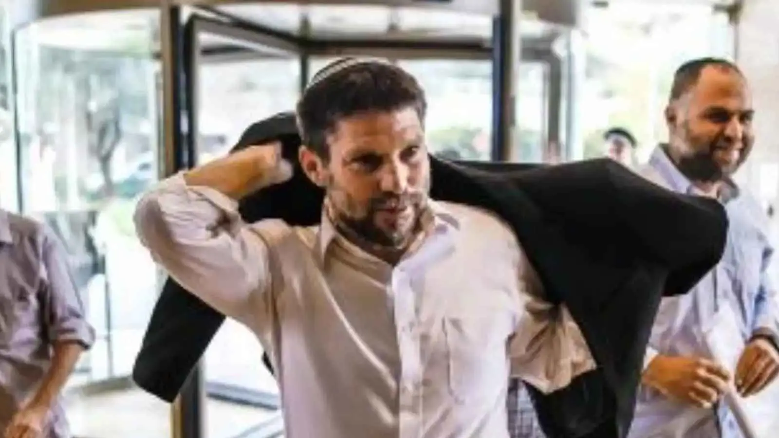 تشييع جنود يضع سموتريتش في قلب موجة غضب عارمة (فيديو إرم)