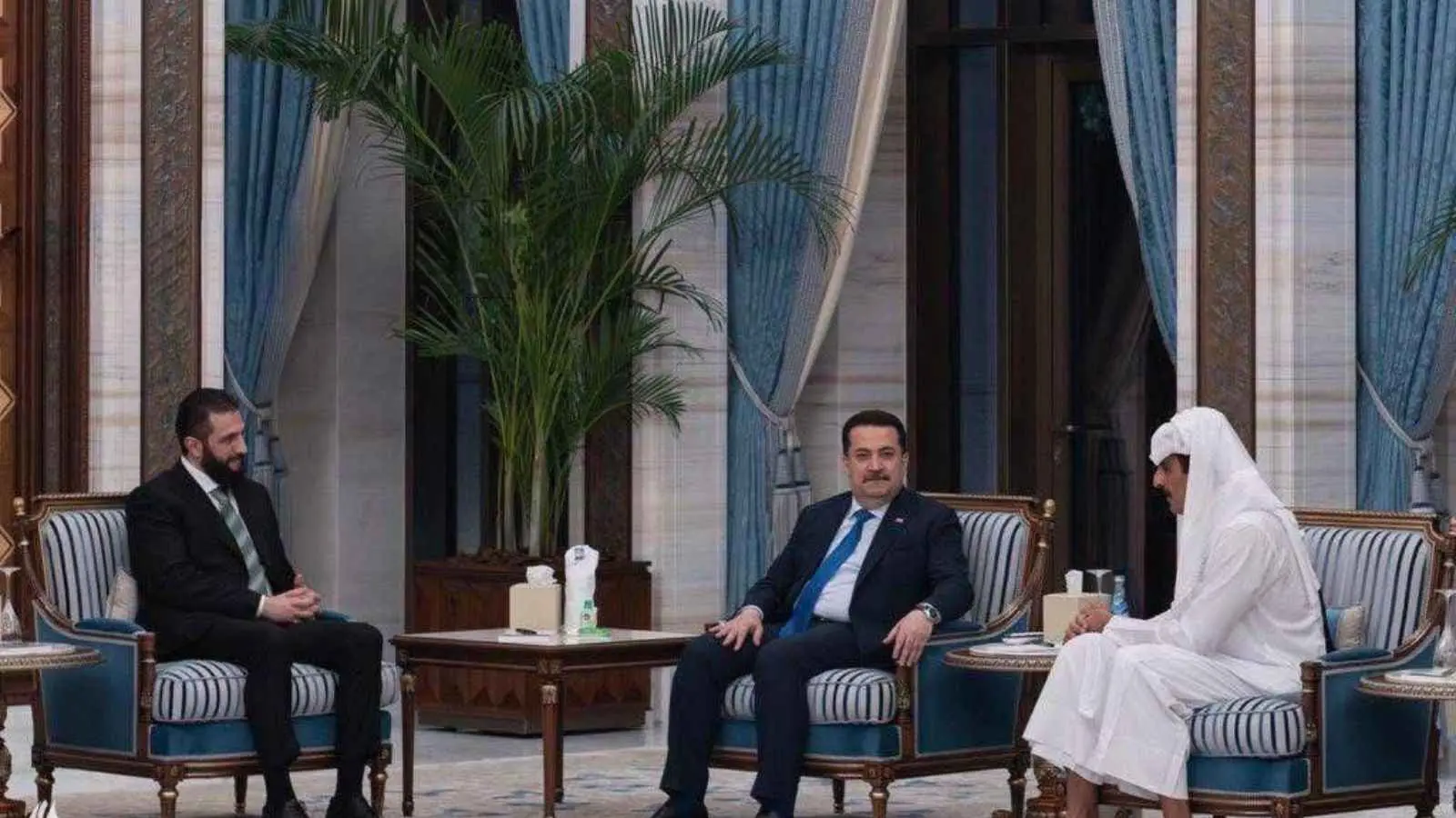 التقى أمير قطر والشرع.. زيارة "مفاجئة" للسوداني إلى الدوحة