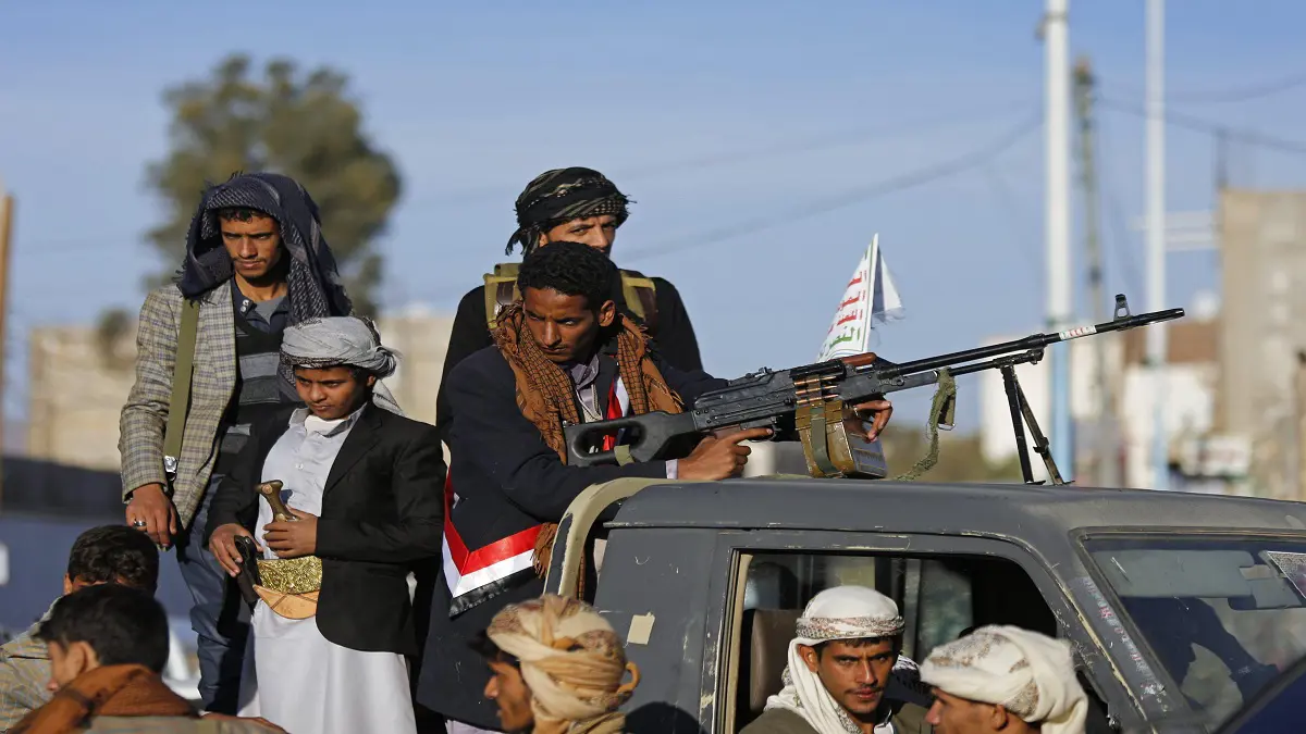 شاهد.. كيف حوّلت ميليشيات الحوثي أحد مصانع إنتاج الألبان في الحديدة (فيديو)