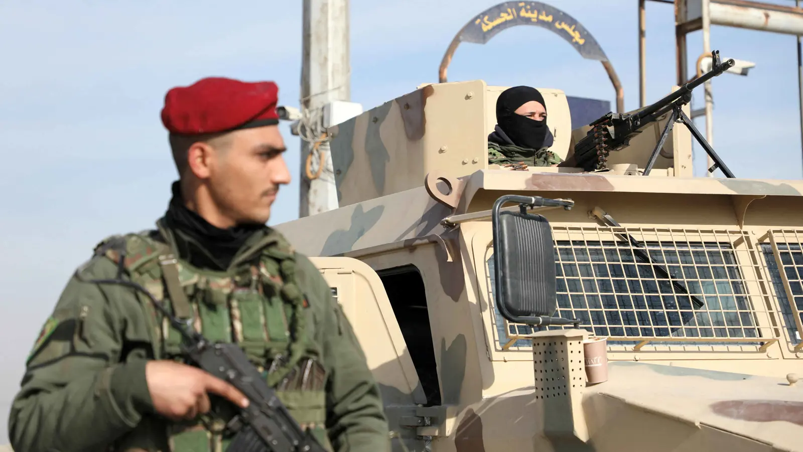  أحد أفراد قوات سوريا الديمقراطية 