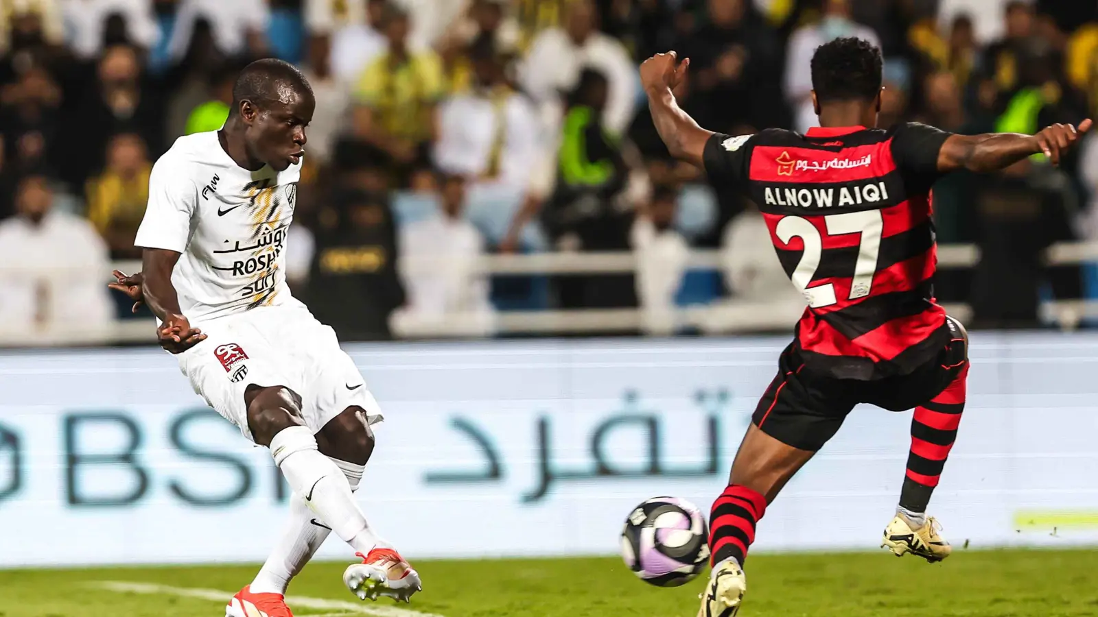 الاتحاد يهزم الرياض ويلحق بالهلال في صدارة الدوري السعودي (فيديو)