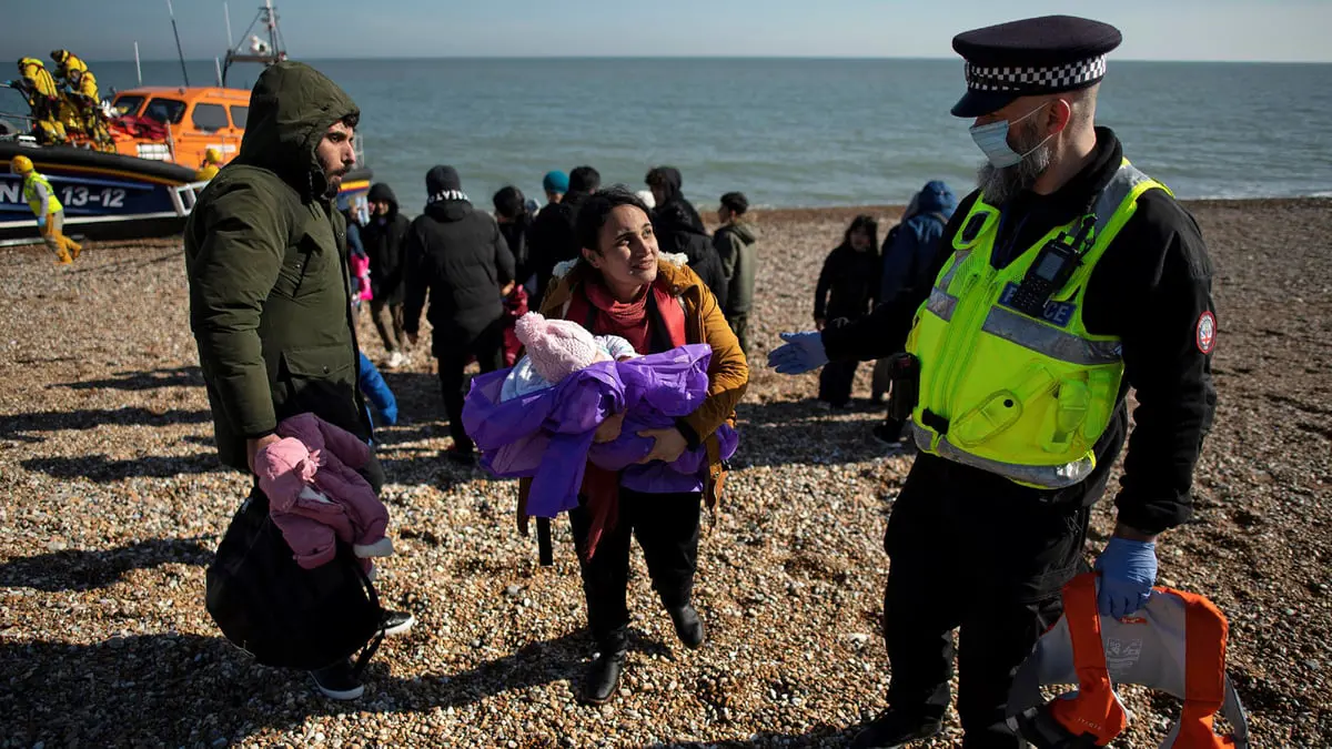 تقرير رسمي: تعامل بريطانيا مع مهاجري القوارب غير مقبول