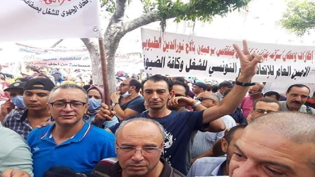اتحاد الشغل التونسي يهاجم السياسات الحكومية ويهدد باعتصام مفتوح أمام البرلمان (فيديو وصور)
